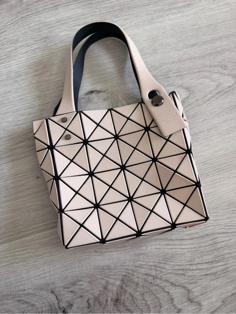 Geometric Triangle Tote Bag – Beige & Black